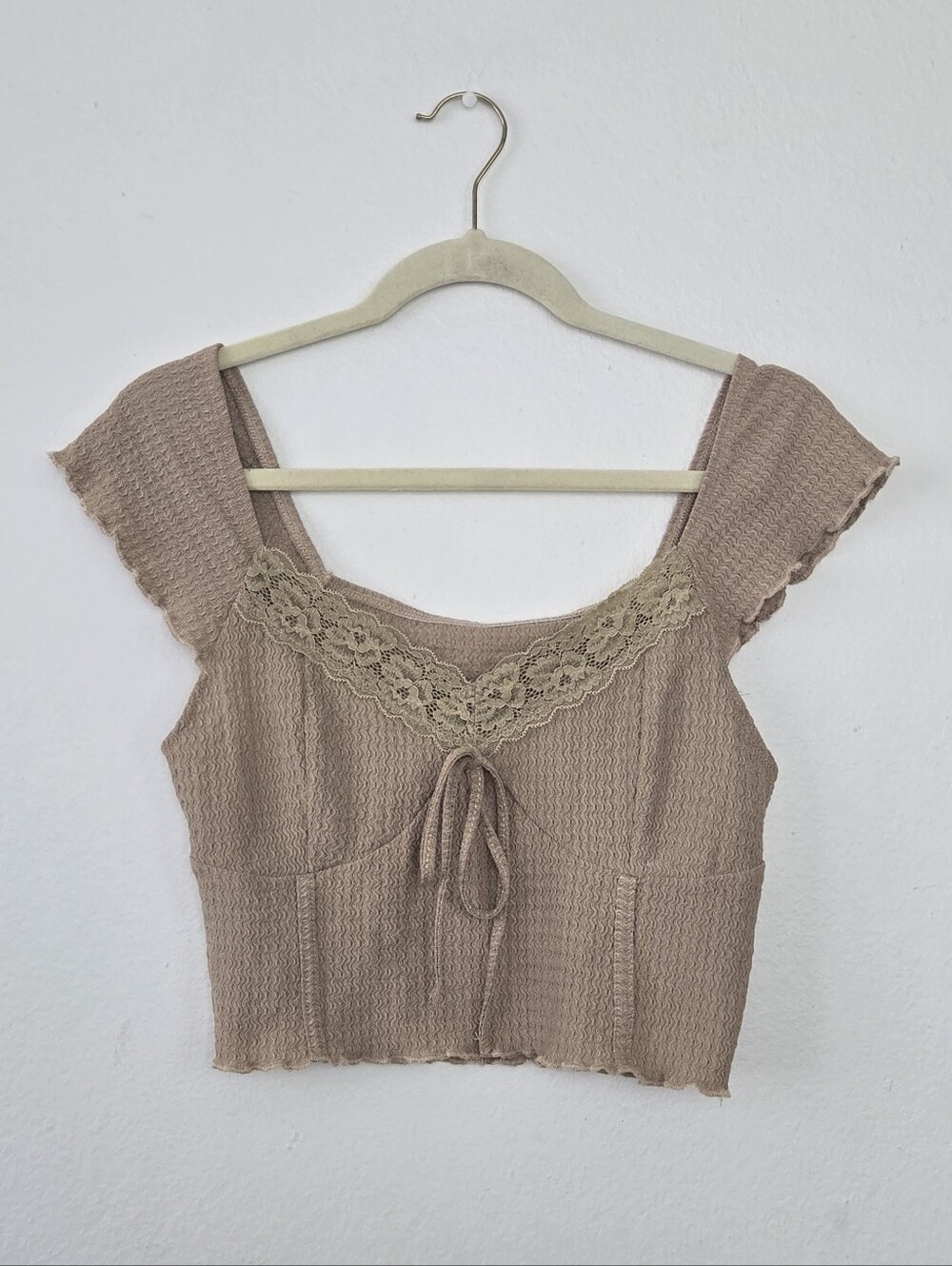 SHEIN Tan/Cream Lace-Trim Tie-Front Crop Top